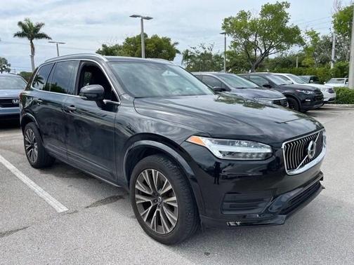 2022 Volvo XC90 T5 Momentum