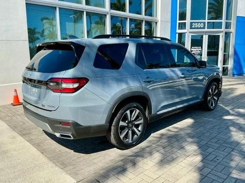 2023 Honda Pilot Touring 8-Passenger