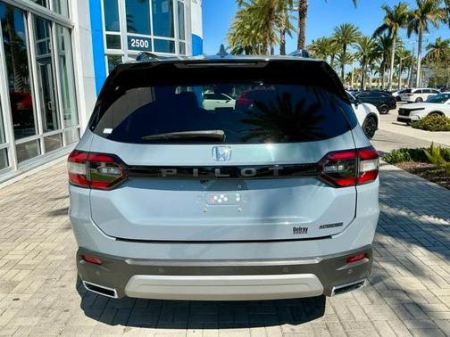 2023 Honda Pilot Touring 8-Passenger