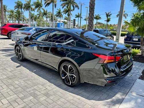 2023 Nissan Altima SR FWD