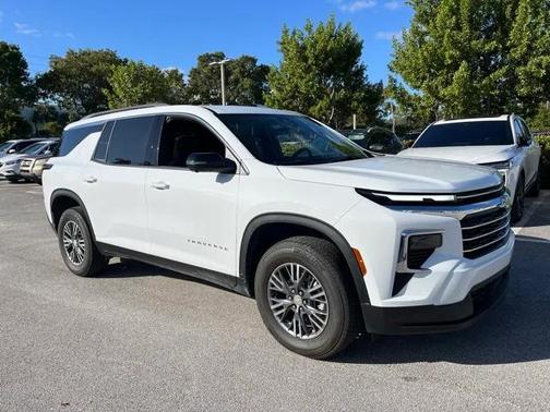 2024 Chevrolet Traverse LT