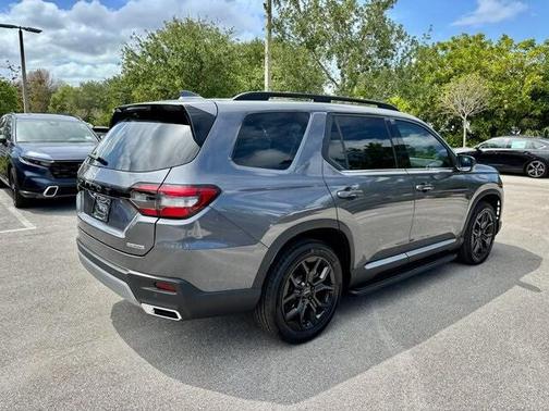 2025 Honda Pilot Touring 8-Passenger