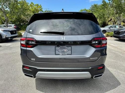 2025 Honda Pilot Touring 8-Passenger