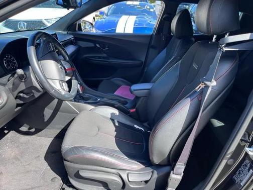 2020 Hyundai Veloster 2