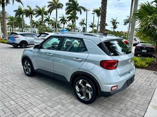 2022 Hyundai VENUE SEL