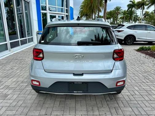 2022 Hyundai VENUE SEL