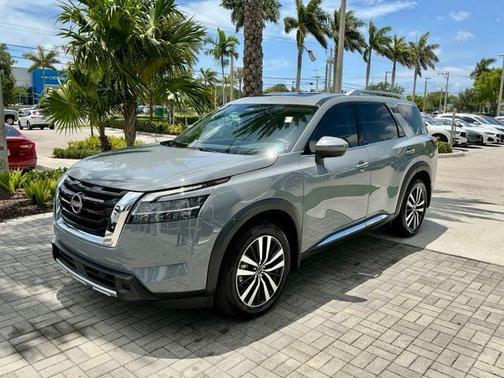 Boulder Gray Pearl 2024 Nissan Pathfinder Platinum FWD