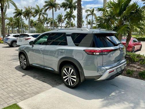 Boulder Gray Pearl 2024 Nissan Pathfinder Platinum FWD