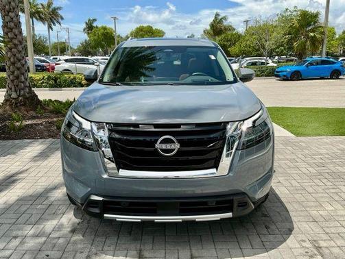 Boulder Gray Pearl 2024 Nissan Pathfinder Platinum FWD