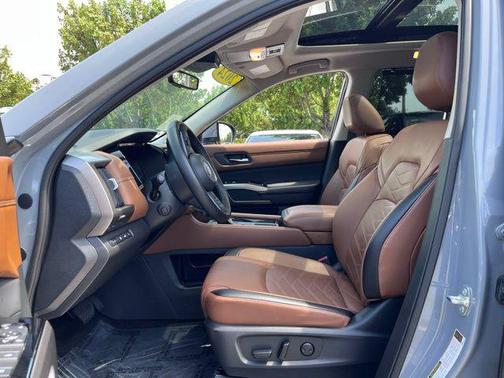 Boulder Gray Pearl 2024 Nissan Pathfinder Platinum FWD