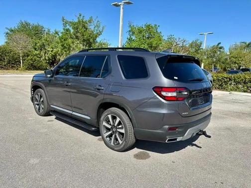 2025 Honda Pilot Touring 8-Passenger