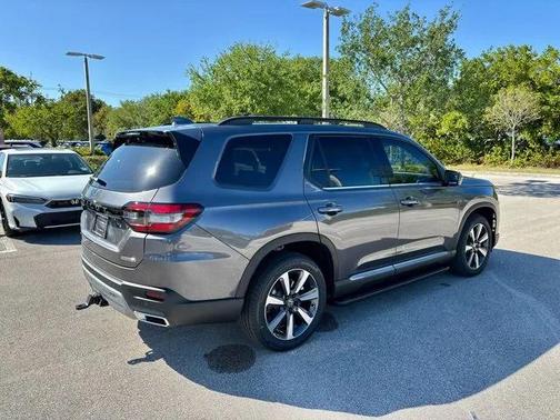 2025 Honda Pilot Touring 8-Passenger