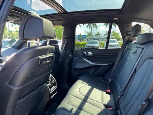 2022 BMW X5 M50i