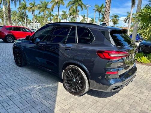 2022 BMW X5 M50i
