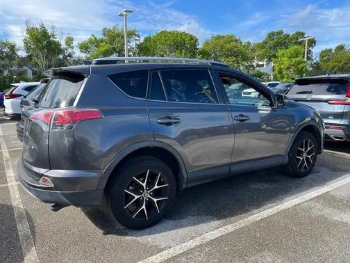 2017 Toyota RAV4 SE