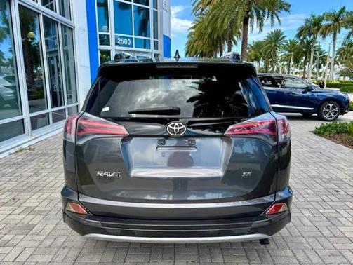 2017 Toyota RAV4 SE