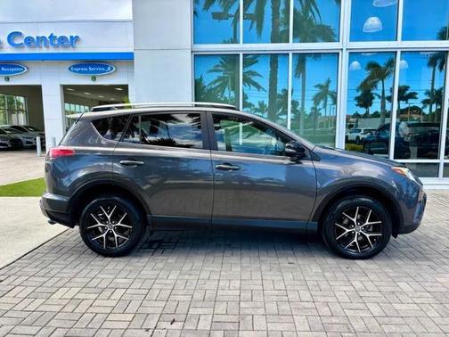 2017 Toyota RAV4 SE
