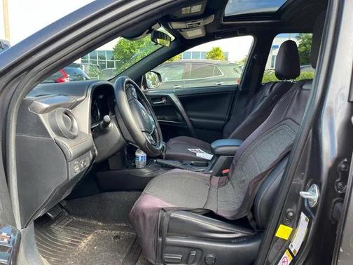 2017 Toyota RAV4 SE
