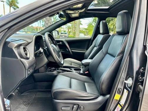 2017 Toyota RAV4 SE