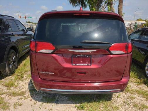 2017 Chrysler Pacifica Touring-L Plus