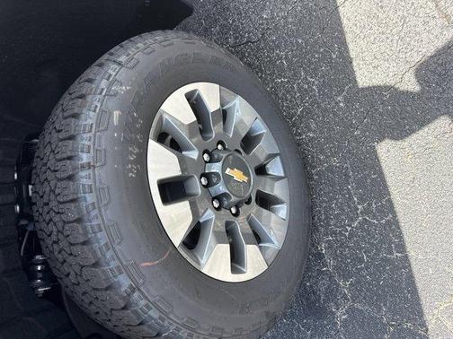 Lakeshore Blue Metallic 2026 Chevrolet Silverado 2500 Custom