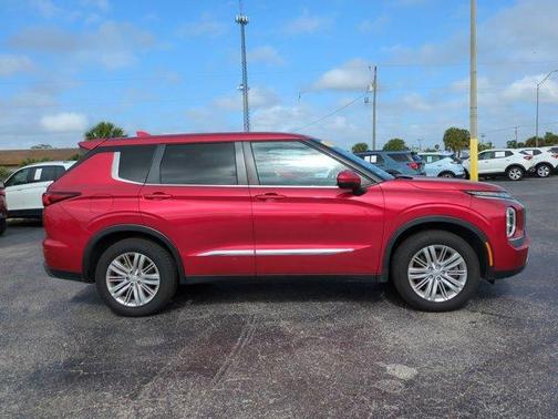 2022 Mitsubishi Outlander ES