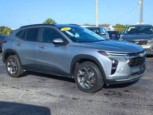 Sterling Gray Metallic 2025 Chevrolet Trax LT