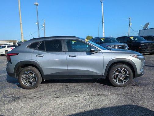 Sterling Gray Metallic 2025 Chevrolet Trax LT