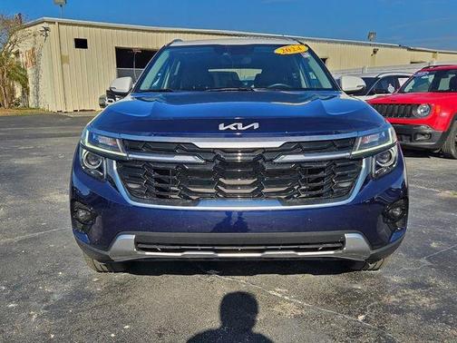 Dark Ocean Blue / White Roof 2024 Kia Seltos S