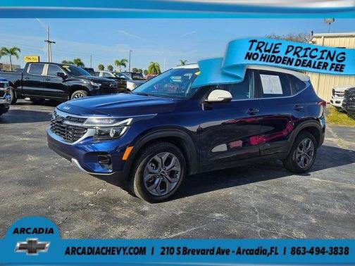 Dark Ocean Blue / White Roof 2024 Kia Seltos S