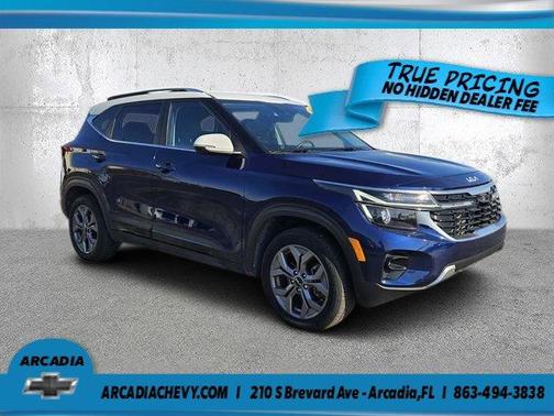 Dark Ocean Blue / White Roof 2024 Kia Seltos S