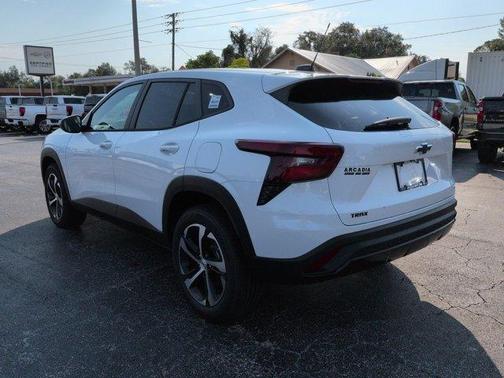 Summit White 2026 Chevrolet Trax 1RS