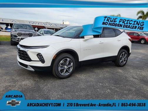 Iridescent Pearl Tricoat 2023 Chevrolet Blazer 2LT