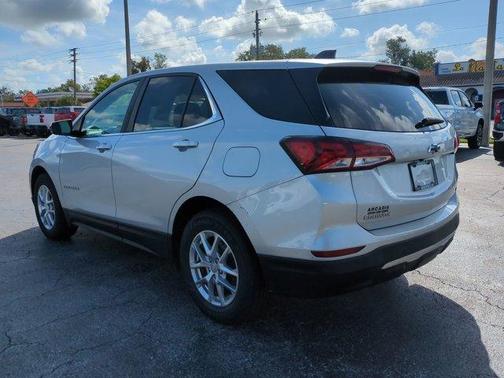 Silver Ice Metallic 2022 Chevrolet Equinox 1LT