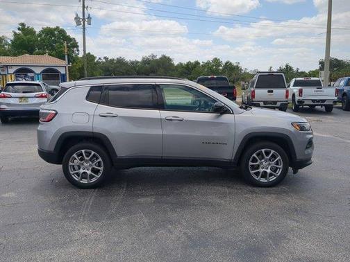 2022 Jeep Compass Latitude Lux