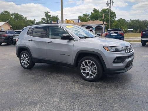 2022 Jeep Compass Latitude Lux