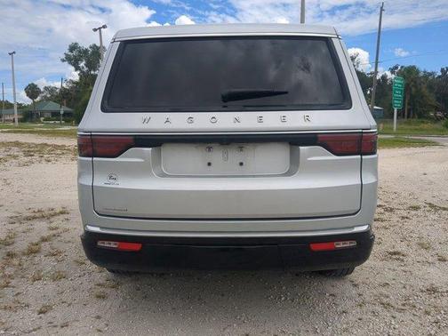 2023 Jeep Wagoneer Base