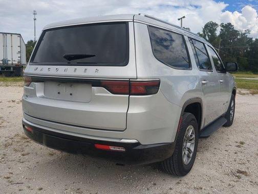 2023 Jeep Wagoneer Base