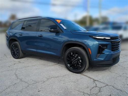 2025 Chevrolet Traverse LT