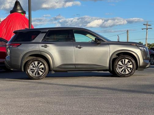 2024 Nissan Pathfinder S FWD