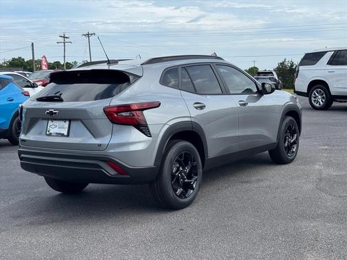 Sterling Gray Metallic 2026 Chevrolet Trax LT