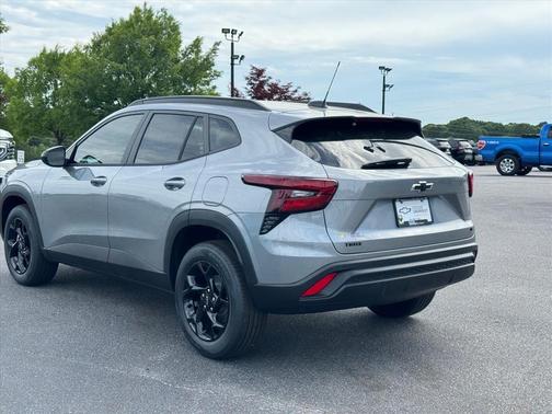 Sterling Gray Metallic 2026 Chevrolet Trax LT