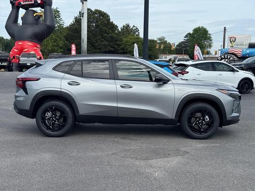 Sterling Gray Metallic 2026 Chevrolet Trax LT