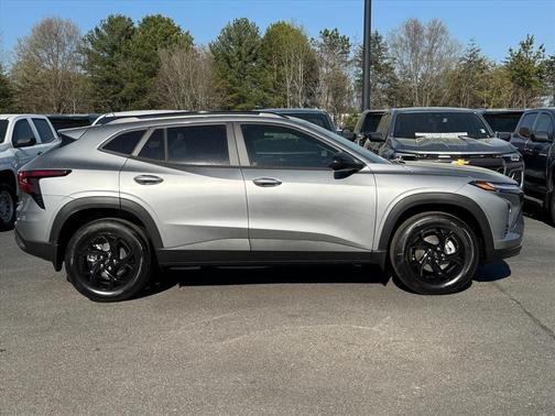 Sterling Gray Metallic 2026 Chevrolet Trax LT
