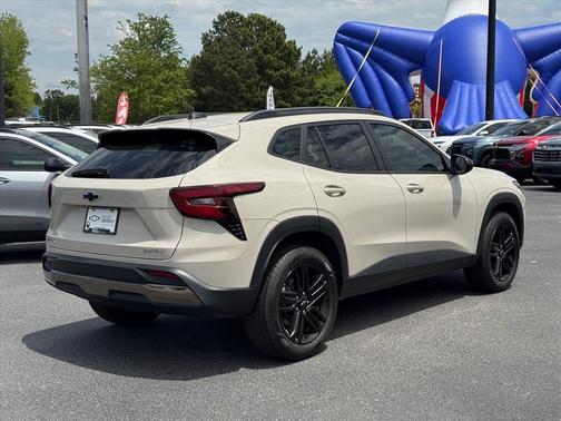 White Sands 2026 Chevrolet Trax FWD ACTIV