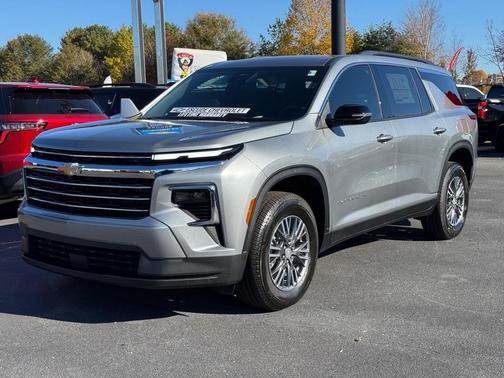 2025 Chevrolet Traverse LT