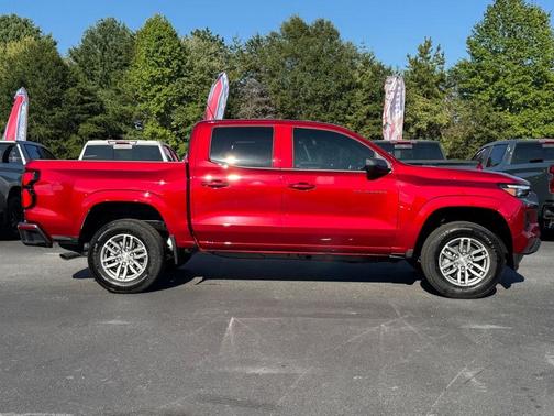 Radiant Red Tintcoat 2026 Chevrolet Colorado LT
