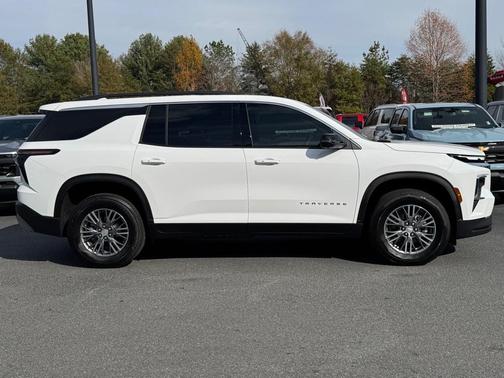 2025 Chevrolet Traverse LT