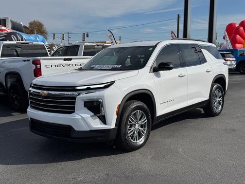 2025 Chevrolet Traverse LT