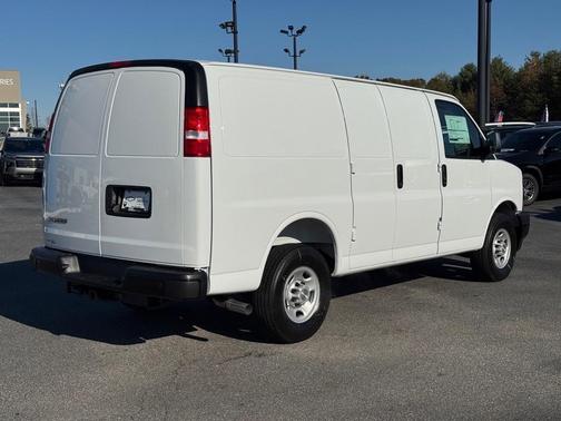 2025 Chevrolet Express 2500 RWD 2500 Regular Wheelbase WT